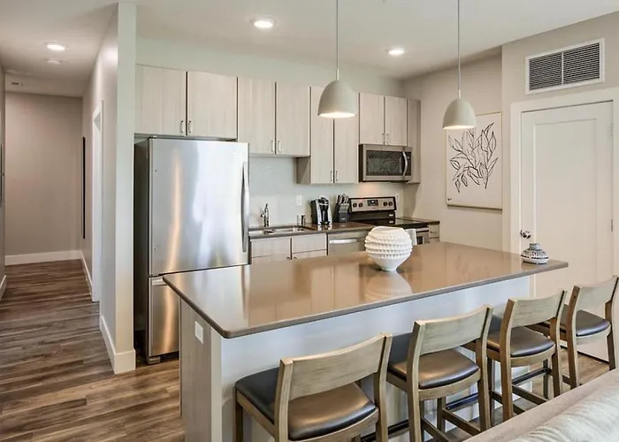 Landing At The Nine At Memphis - 2 Bedrooms In University